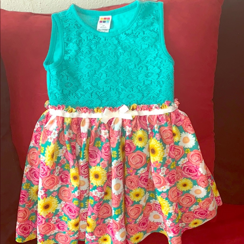 Girl’s Floral Dress Size 4T